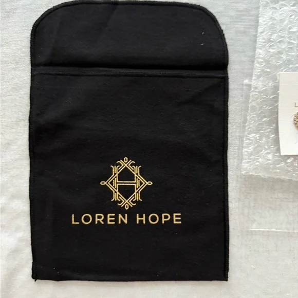 NWT Loren Hope Maci Heart Heart Studs | Crystal | 3/8” diameter - Picture 3 of 6